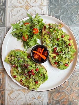 Avocado toast (vegan) at Viatger Café in Barcelona