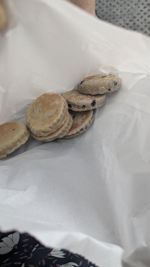 6 Welsh cakes (blueberry lemon, traditional, peanut butter, caramel) for £4 at Heavenly Vegan Coffi in Barry