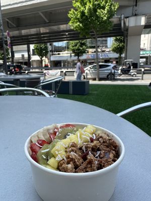 Açai bowl  at Down to Plant - Roppongi Hills   in Tokyo