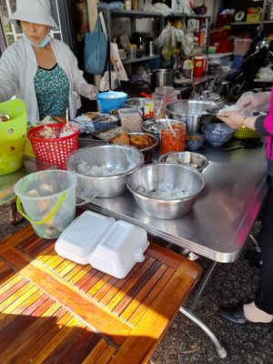 Point to what you want at Tuy Duyên in Ho Chi Minh City