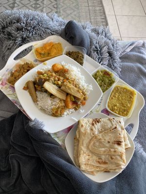 Veganes Gemüsecurry mit weiteren kleinen Currys  at Sweet Chilli in Dortmund