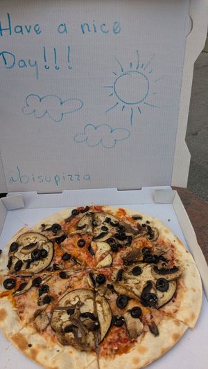 🍕 Pizza with Vegan Cheeses | Champignons | Eggplant | Black Olives - 10€ at BisuPizza in Madrid
