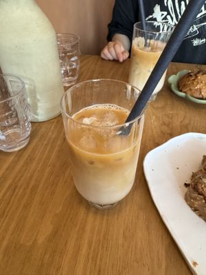 Café latté glacé  at Helen's Book in Paris