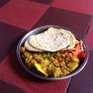 curry, bread and salad at Santuario del Yoga in Cartagena