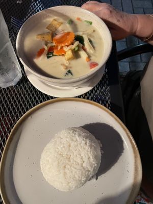 Green curry with tofu  at Lemongrass Thai Kitchen in Oviedo