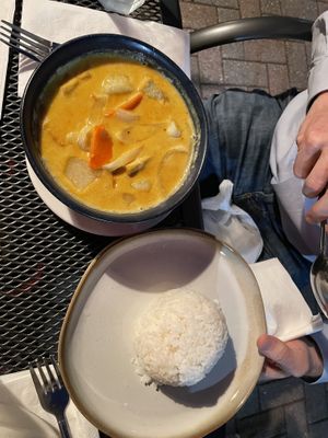 Yellow curry with tofu   at Lemongrass Thai Kitchen in Oviedo