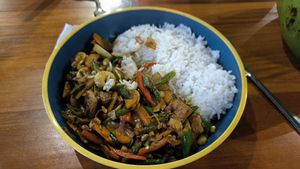 Stirfry tofu y anacardos. at Hungry Veggies in Moalboal