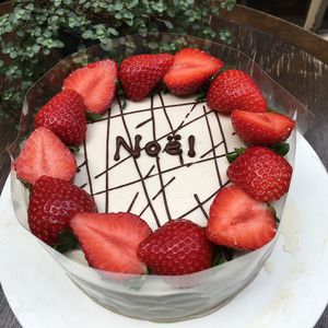 vegan cake at Christmas time at Beach Muffin in Zushi