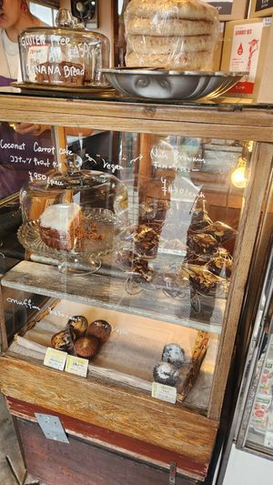 Cakes, muffins at Beach Muffin in Zushi