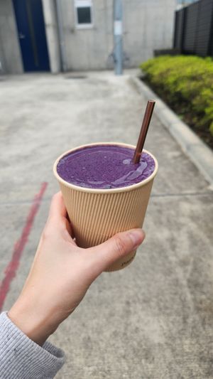 Blueberry smoothie at Beach Muffin in Zushi