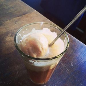 beer float - Mountain Chai Porter with vegan ice cream at Beach Muffin in Zushi