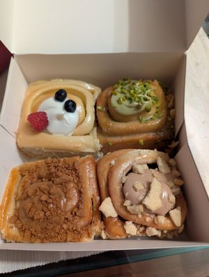 Yuzu, Pistazie, spekulatius, Bueno at Cinnamood in Leipzig