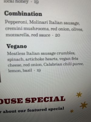 Description of the Vegano pizza   at paesanos in Sacramento