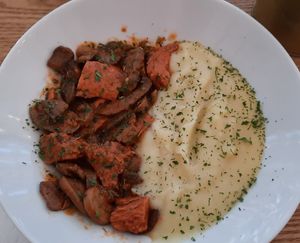 Mijoté de seitan, purée pommes de terre et topinambour at Planty Kitchen in Clermont-ferrand