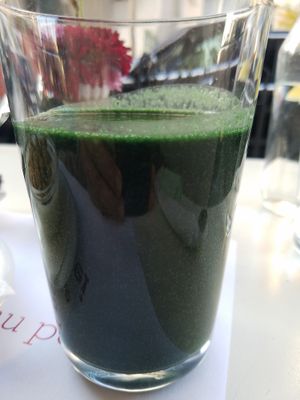 Green smoothie with spirulina at Rawdia in Bucharest