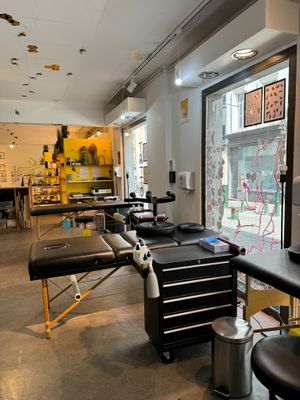  at L'Abeille Blanche in Brussels