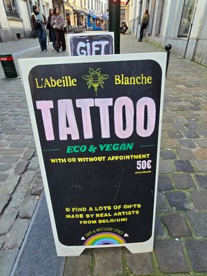 Street sign at L'Abeille Blanche in Brussels