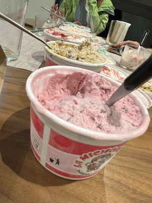 Pedimos a domicilio  🛵  at La Michoacana es Vegana in Mexico City