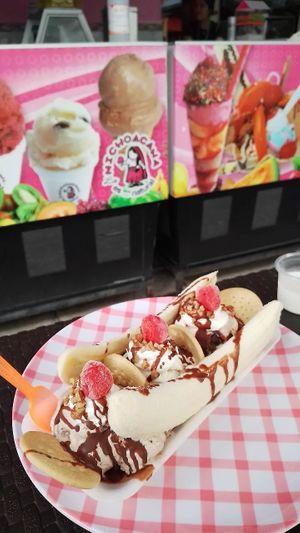 Banana split at La Michoacana es Vegana in Mexico City