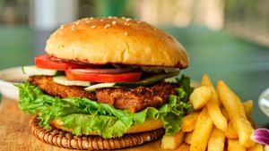 Vegeburger at Manna Kitchen in Battambang