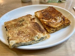 Spinatbörek und Kartoffelbörek  at etisch. in Munich