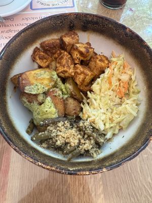 BBQ tofu bowl   at etisch. in Munich