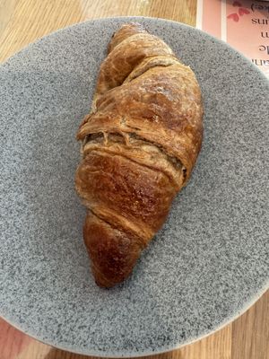 Blueberry croissant  at etisch. in Munich