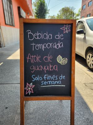  at Neek'kafé in Mexico City