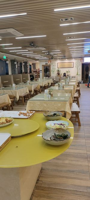 用餐环境 at Dasuiqiu Vegetarian Food City - Baoti Branch - 大随求素食美食城（宝体店） in Shenzhen