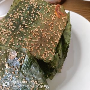 Seaweed dishes at White Lotus Vegetarian Restaurant in Vientiane