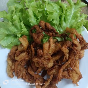 Fried Chicken at White Lotus Vegetarian Restaurant in Vientiane