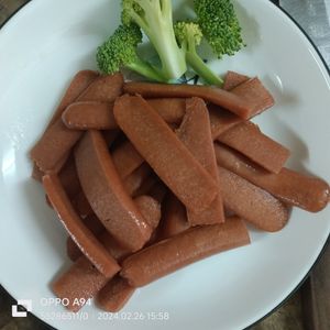 fry sausage at White Lotus Vegetarian Restaurant in Vientiane