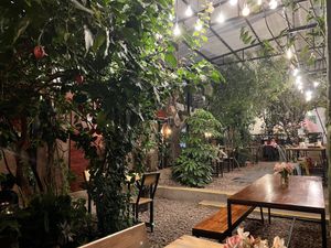 Like dinning in a garden  at Green Point in Cusco