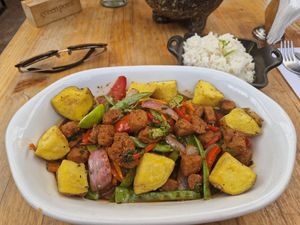 Saltado vegan at Green Point in Cusco