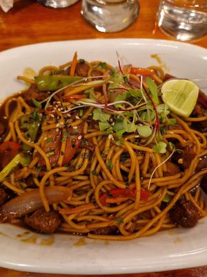 Noodle stir fry at Green Point in Cusco