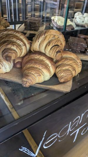 Chocolate or plain Croissant 🥐 to go (was too dry for me) at Green Point in Cusco