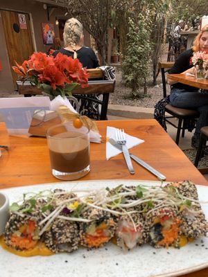 Raw spring rolls with choc banana Maca smoothie at Green Point in Cusco