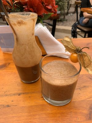 Banana choc maca smoothie at Green Point in Cusco