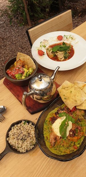 Familia share - korma curry, pesto pasta and lentil soup at Green Point in Cusco