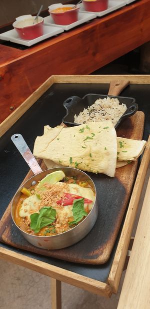 Vegetable curry with Naan at Green Point in Cusco