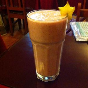 Fresa-Platano-leche de castañas Smoothie at Green Point in Cusco