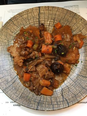 Fricandó de seitán  at Bindu in Igualada