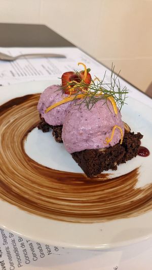 Brownie with fruit ice cashew cream at Bindu in Igualada