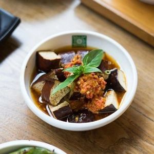 spicy oolong marinated tofu at Wang Tea House in Hualien