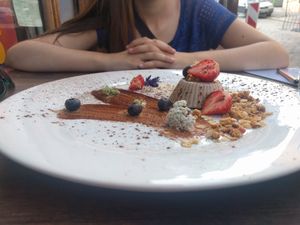Dessert: raw coffee icecream with granola and fruit at Plevel in Prague