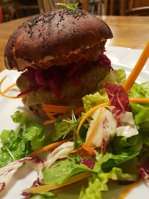 burger at Plevel in Prague