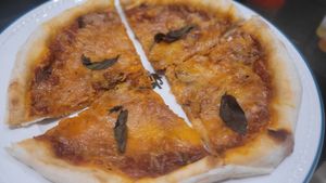 Vegan cheese margherita pizza #Veganuary at The Dough Therapy in Mumbai