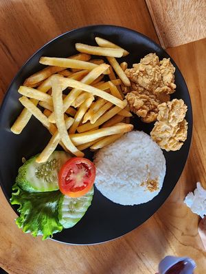 Chick and chips at Teratai Cafe & Resto in Tangerang