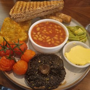 Vegan breakfast (I'd already started tucking into the avocado before I remembered to take a pic!) at Mortimer Bistro in Reading