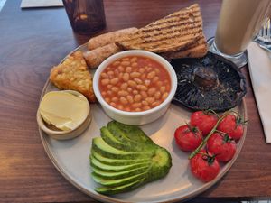 Full vegan breakfast at Mortimer Bistro in Reading